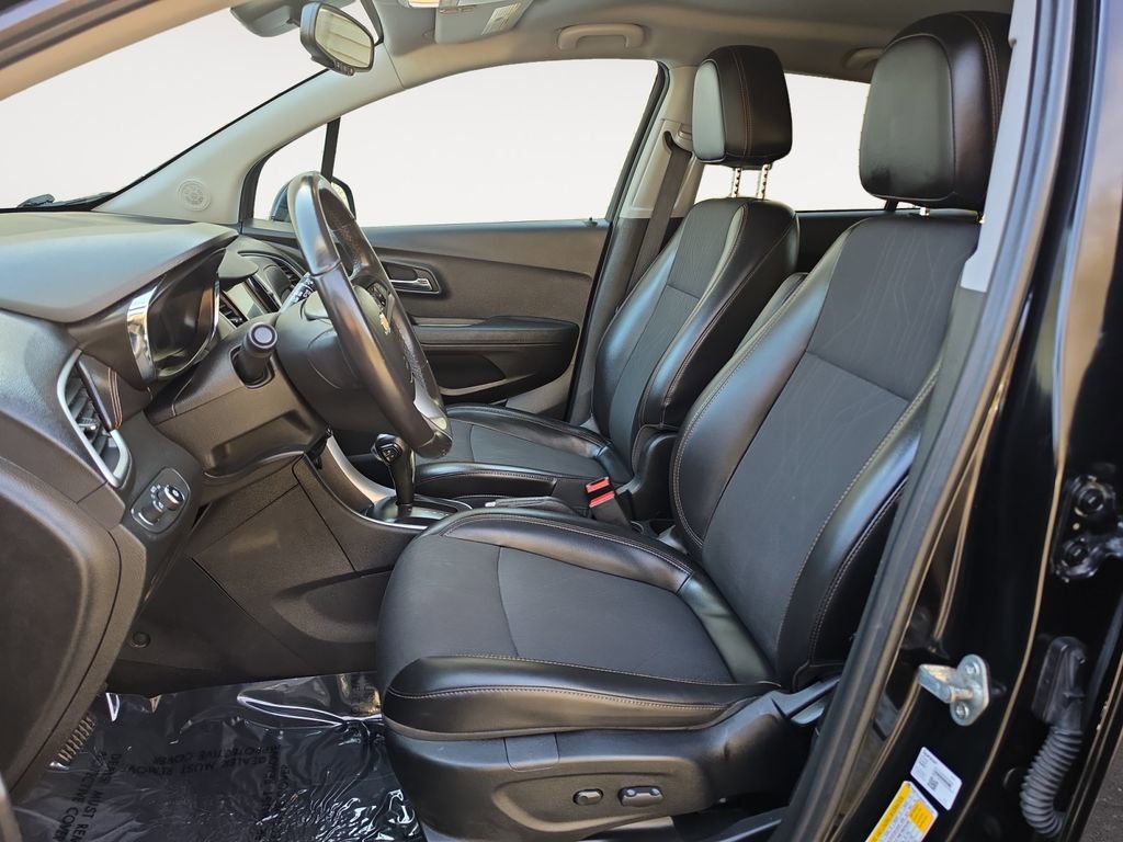 Used 2019 Chevrolet Trax LT w/ LT Convenience Package image 9