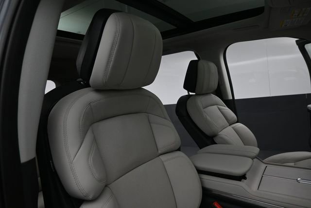Certified 2025 Lincoln Navigator Reserve AWD/4WD image 35