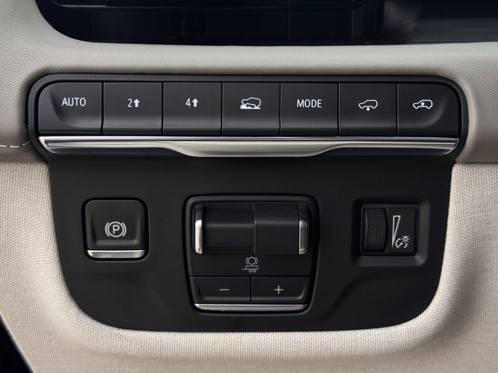 Used 2024 Cadillac Escalade Premium Luxury Platinum image 22