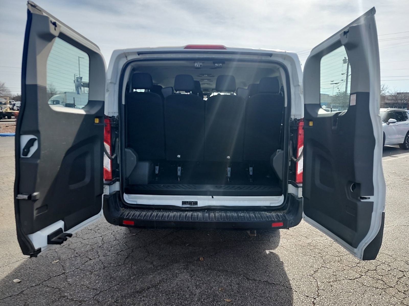 Used 2023 Ford Transit 350 XLT image 5