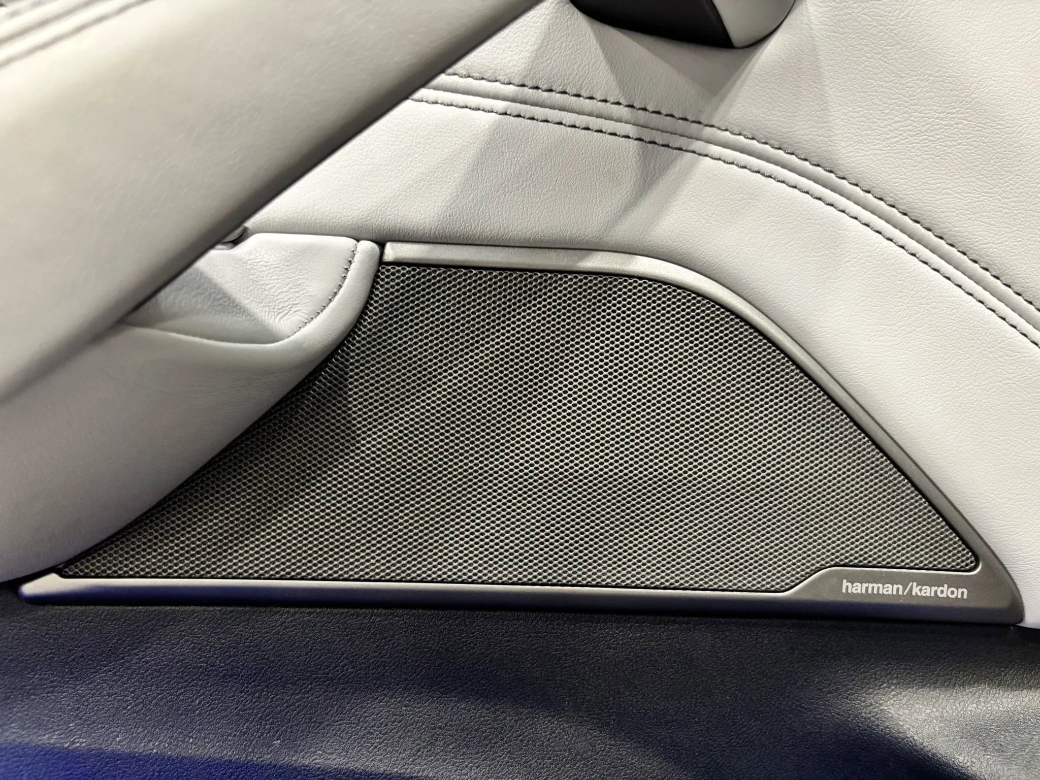 Used 2023 BMW M5 image 44