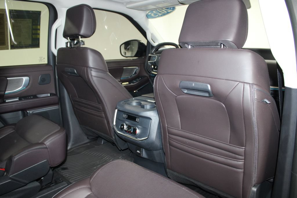 Used 2025 Ford Expedition Platinum w/ Platinum Ultimate Package AWD/4WD image 37
