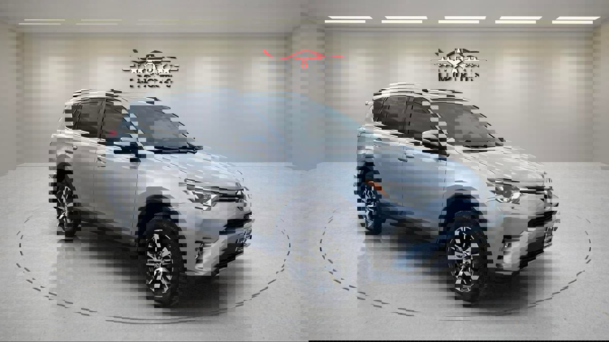 Used 2017 Toyota RAV4 XLE image 7