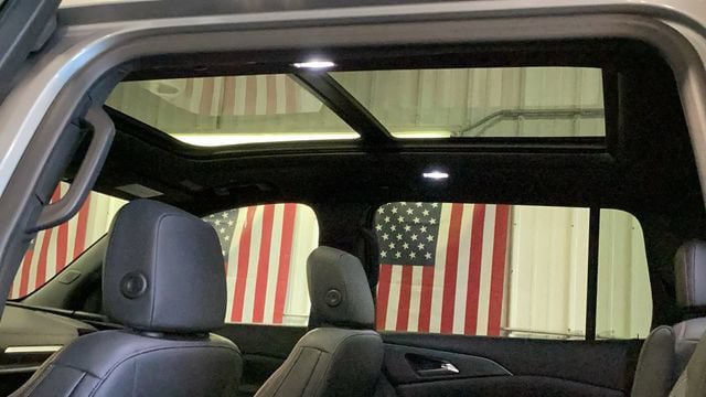 Used 2024 Chevrolet Traverse RS w/ LPO, Floor Liner Package AWD/4WD image 9