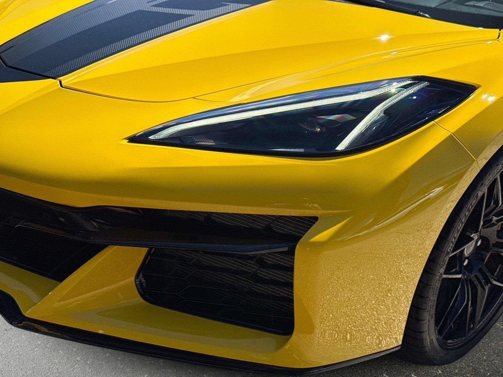 Used 2025 Chevrolet Corvette Z06 RWD image 11