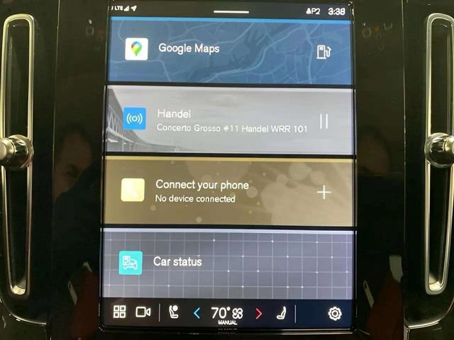 Used 2025 Volvo XC40 B5 Plus image 37