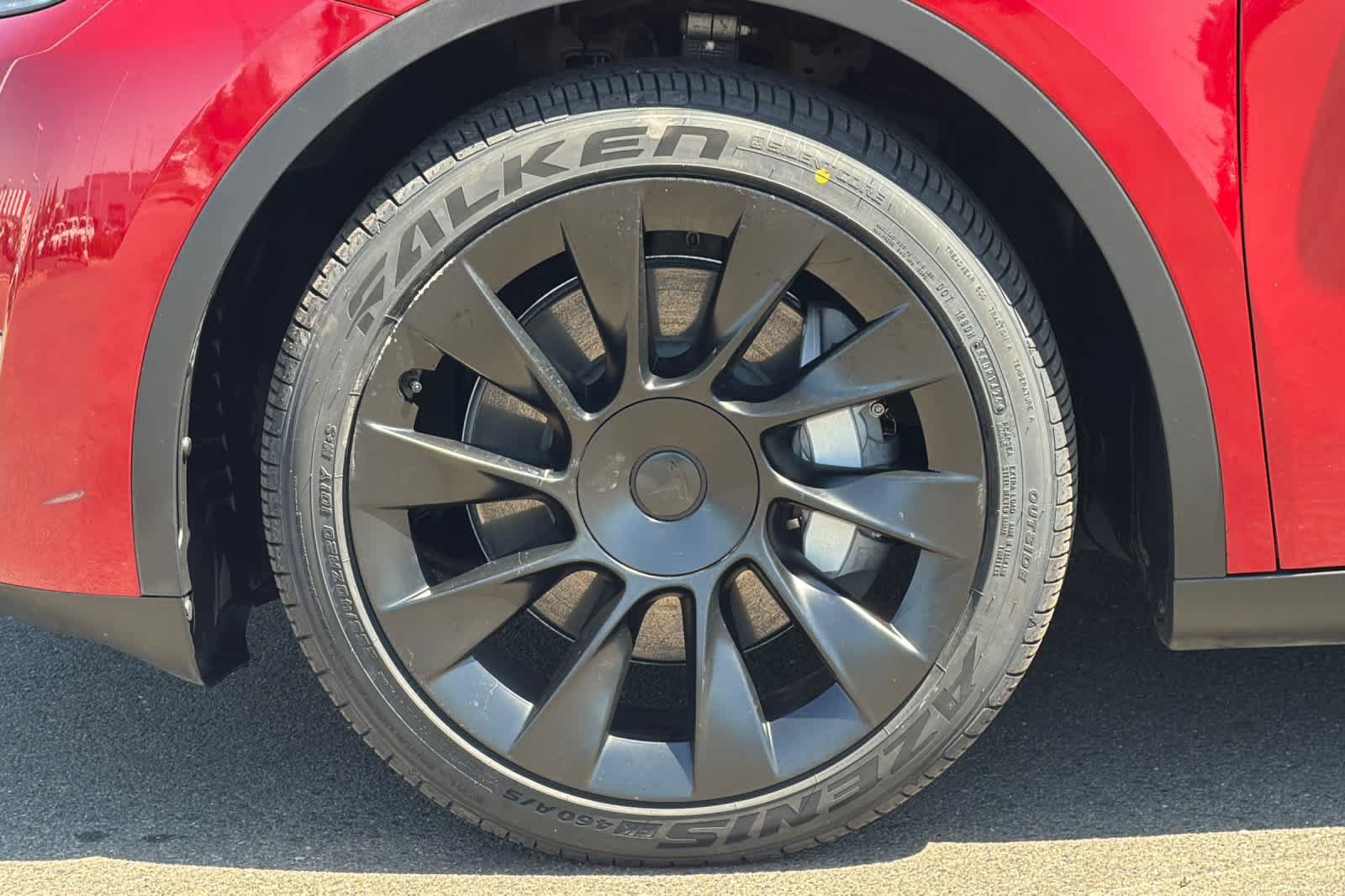 Used 2024 Tesla Model Y Long Range AWD/4WD image 29