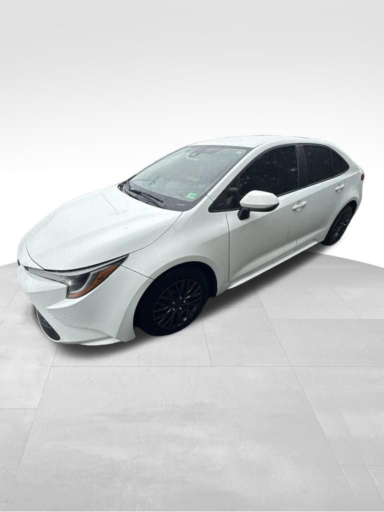Used 2022 Toyota Corolla LE FWD image 2