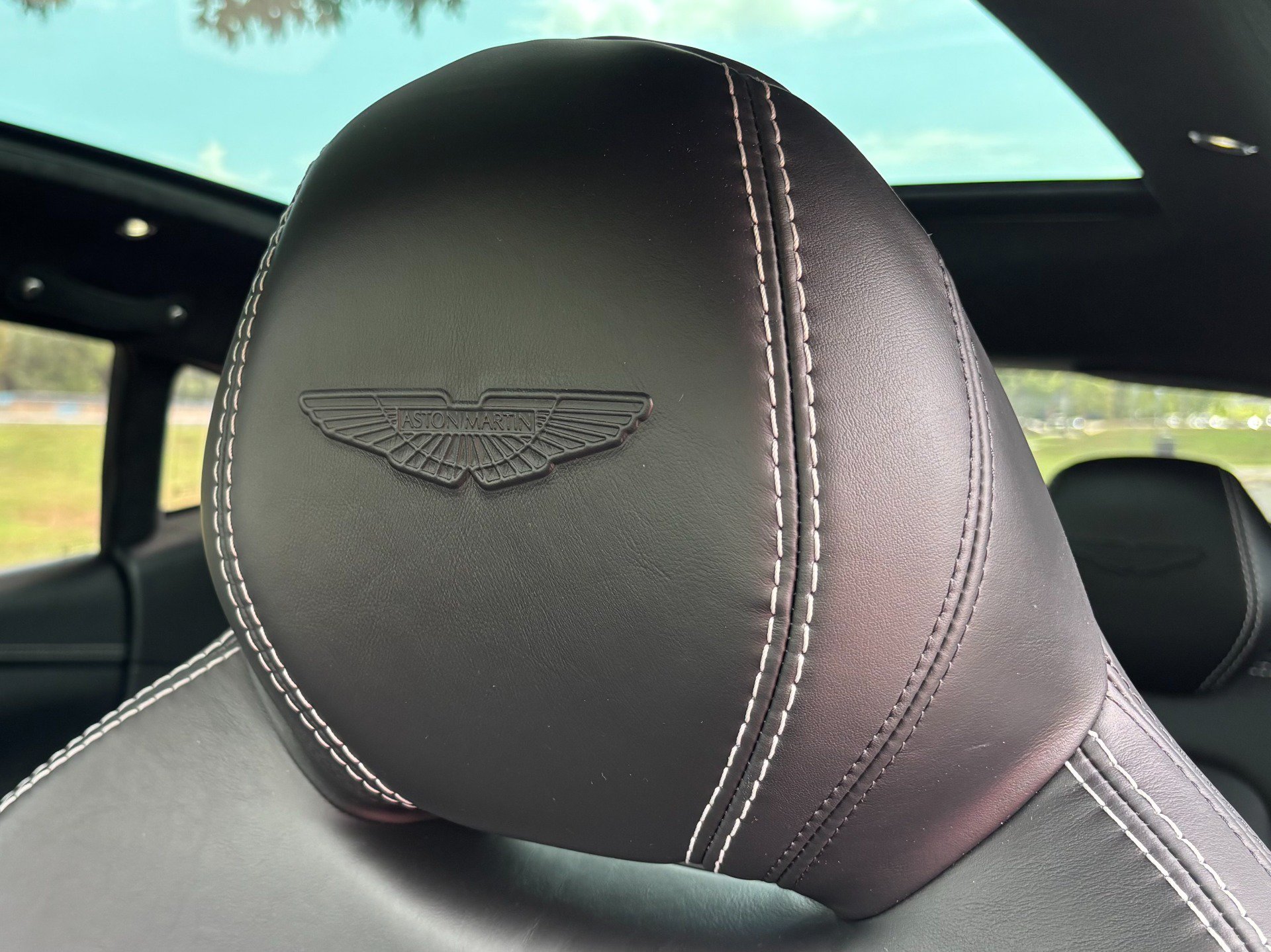 Used 2021 Aston Martin DBX AWD/4WD image 13