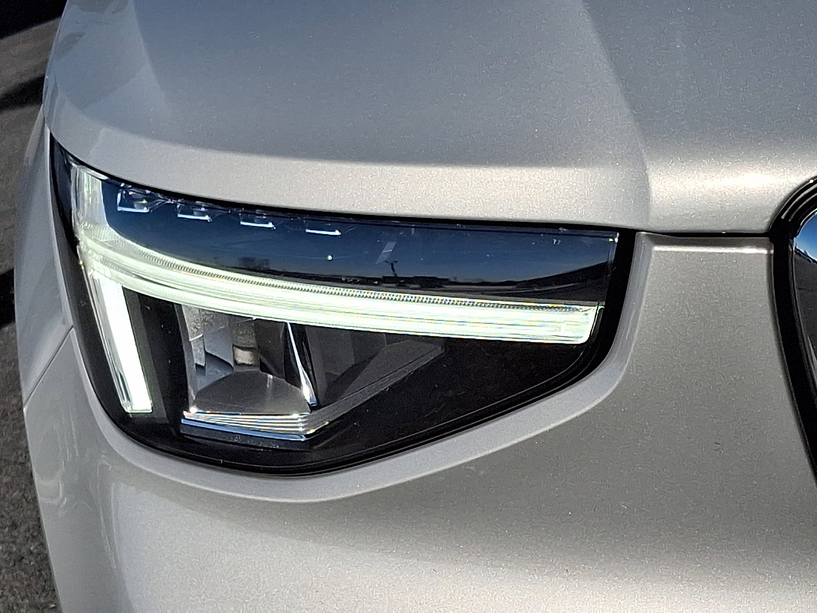 Used 2023 Volvo XC40 B5 Plus w/ Driver Assist Package image 9