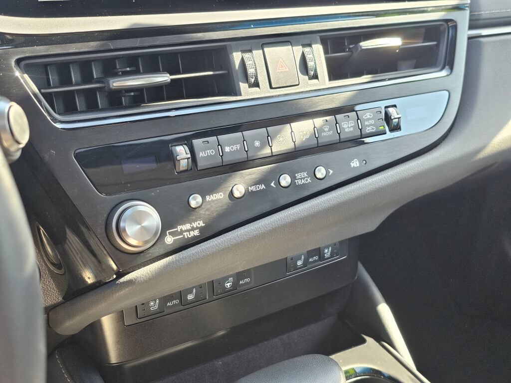 Used 2025 Lexus ES 300h w/ Premium Package FWD image 34