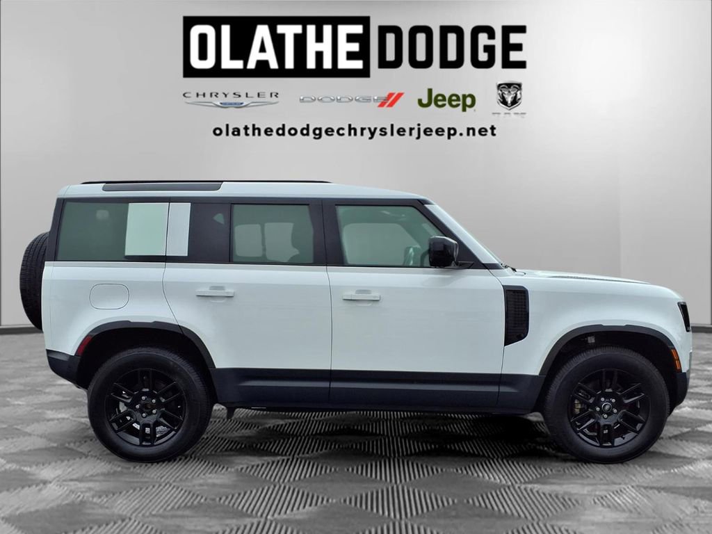 Used 2025 Land Rover Defender 110 S image 32