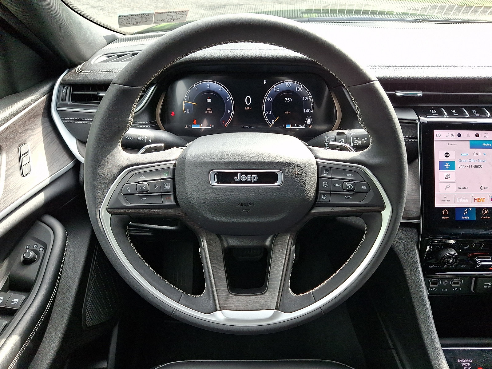 Certified 2025 Jeep Grand Cherokee L Limited AWD/4WD image 18