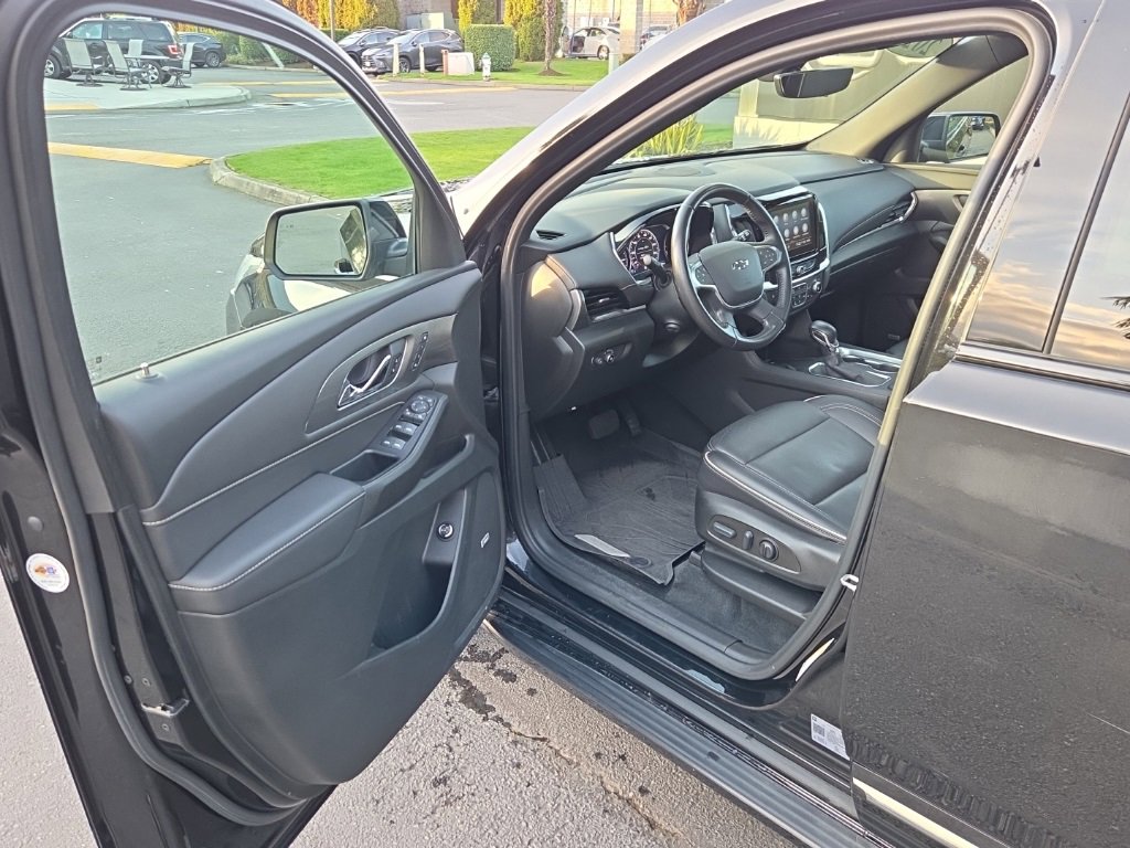 Used 2022 Chevrolet Traverse Premier w/ Redline Edition image 10