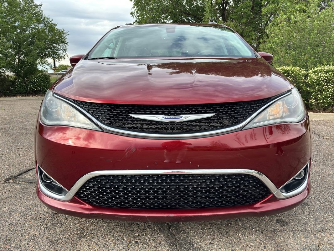 Used 2020 Chrysler Pacifica Touring-L FWD image 3
