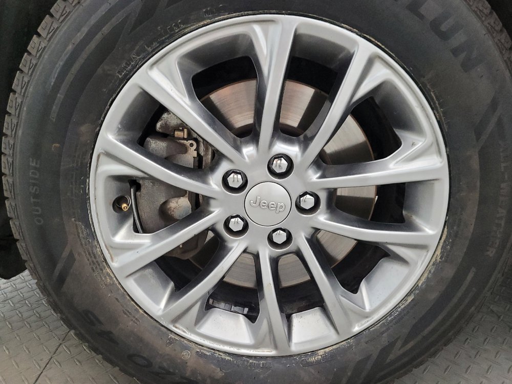 Used 2019 Jeep Cherokee Latitude Plus AWD/4WD image 31