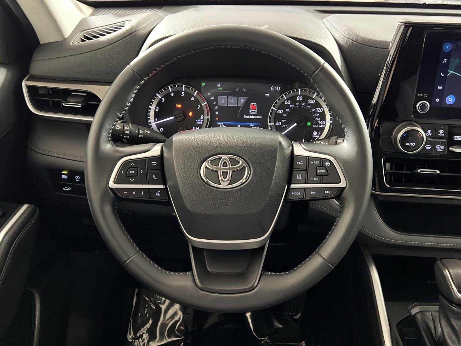 Used 2023 Toyota Highlander LE image 16