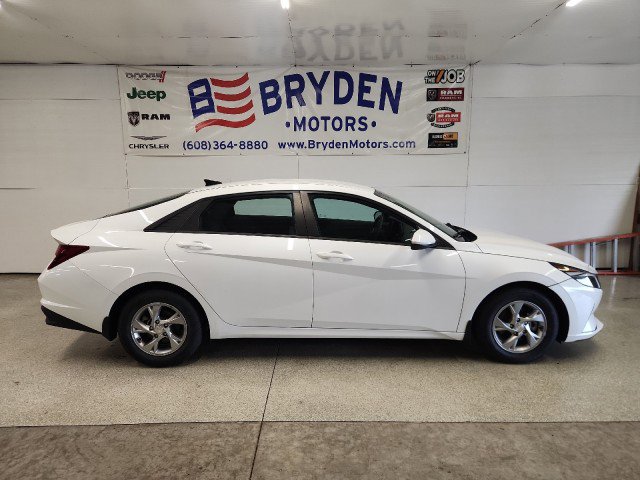Used 2022 Hyundai Elantra SE image 1