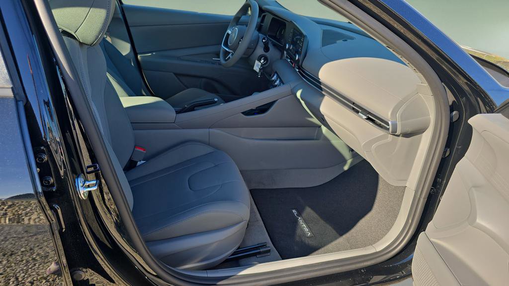 New 2026 Hyundai Elantra SE w/ Cargo Package FWD image 13