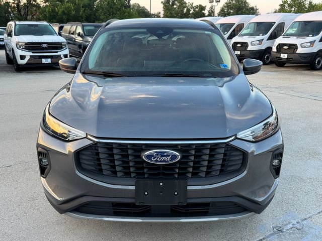 Used 2024 Ford Escape SE w/ Class II Trailer Tow Package FWD image 2