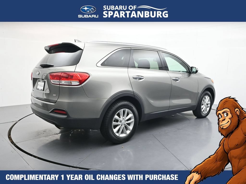 Used 2017 Kia Sorento FWD image 8