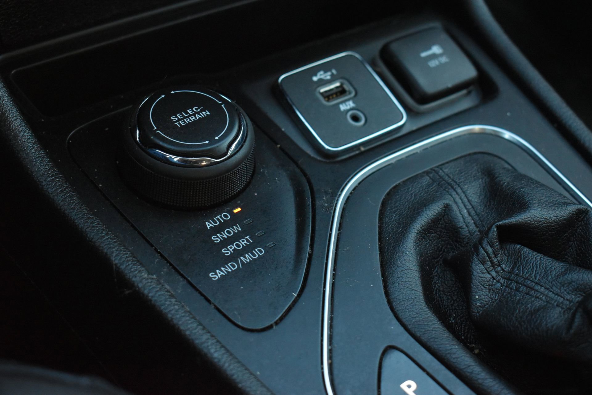 Used 2021 Jeep Cherokee Latitude Lux w/ Comfort/Convenience Group image 29