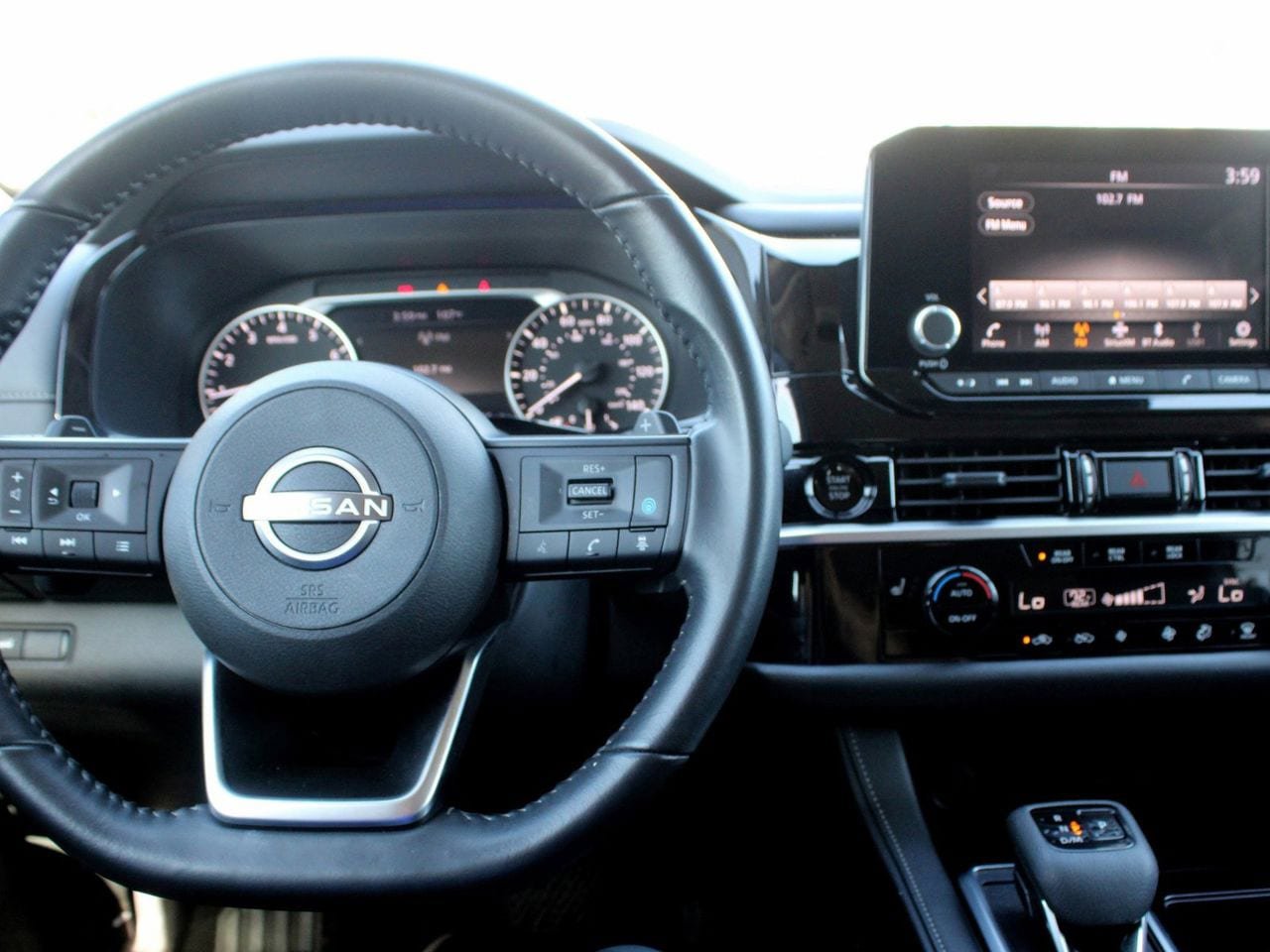 Used 2025 Nissan Pathfinder SV AWD/4WD image 32
