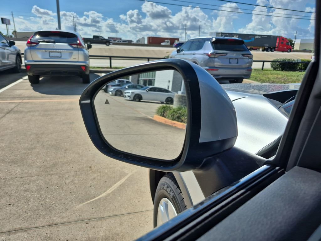 Used 2025 Mitsubishi Outlander ES image 12