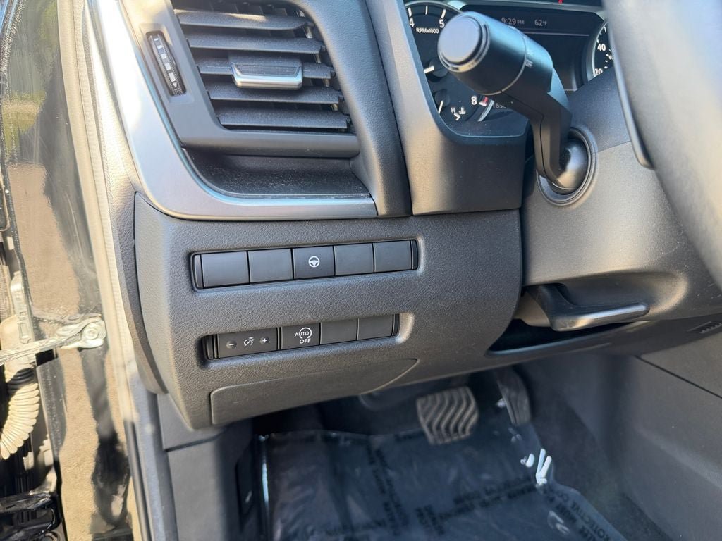 Used 2023 Nissan Rogue SV AWD/4WD image 19