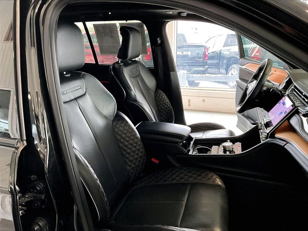 Used 2023 Jeep Grand Cherokee Summit image 11