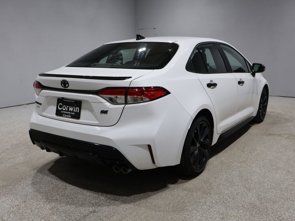 Used 2022 Toyota Corolla SE image 2