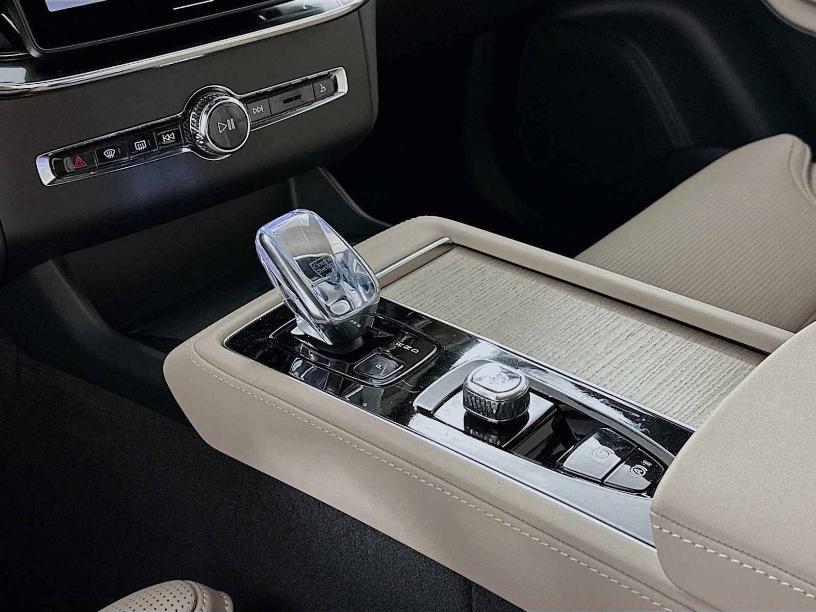 New 2026 Volvo XC90 T8 Ultra w/ Protection Package Premier AWD/4WD image 15