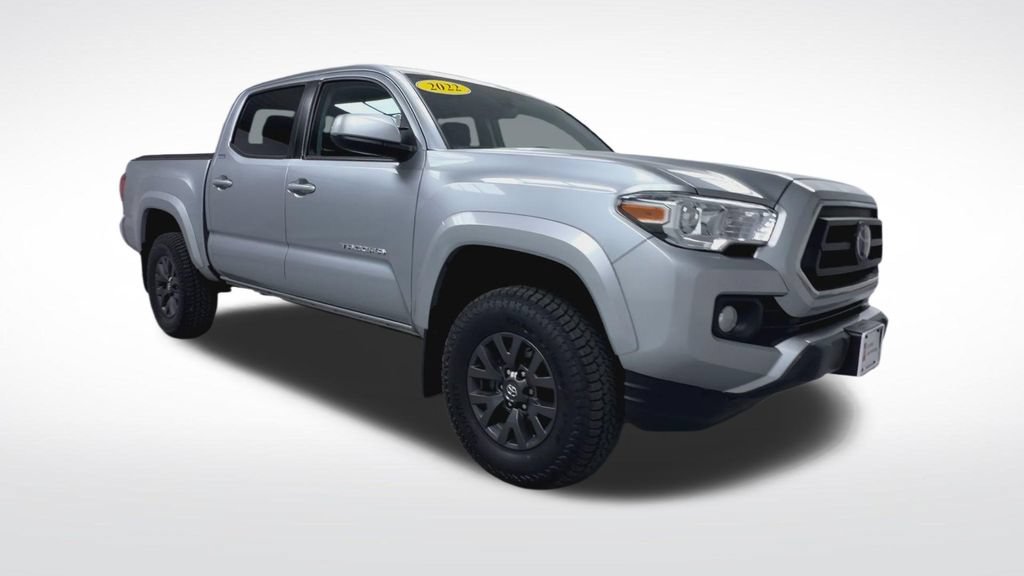 Certified 2022 Toyota Tacoma SR5 AWD/4WD image 2