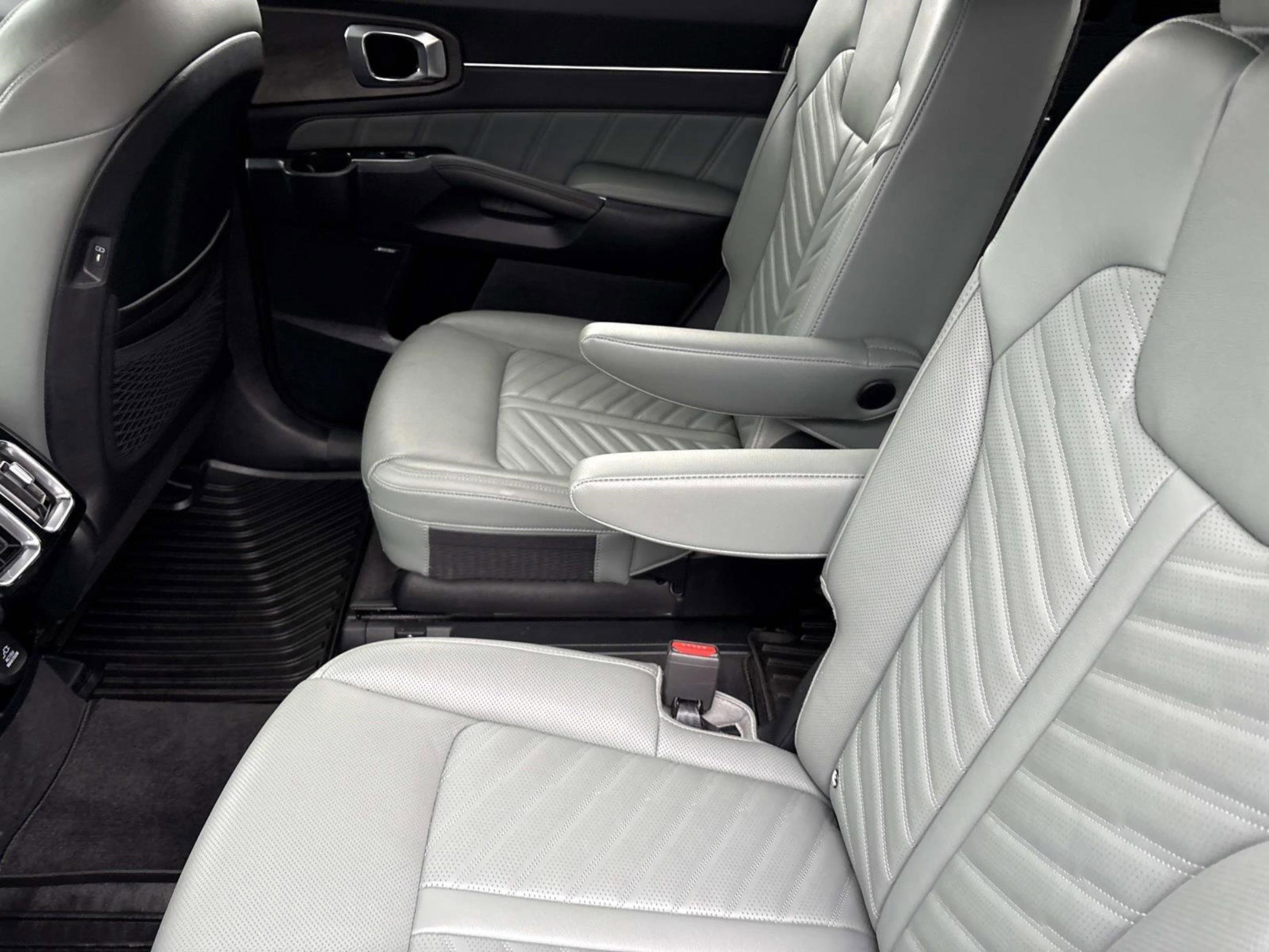 Used 2025 Kia Sorento SX Prestige w/ Sage Leather Package image 14