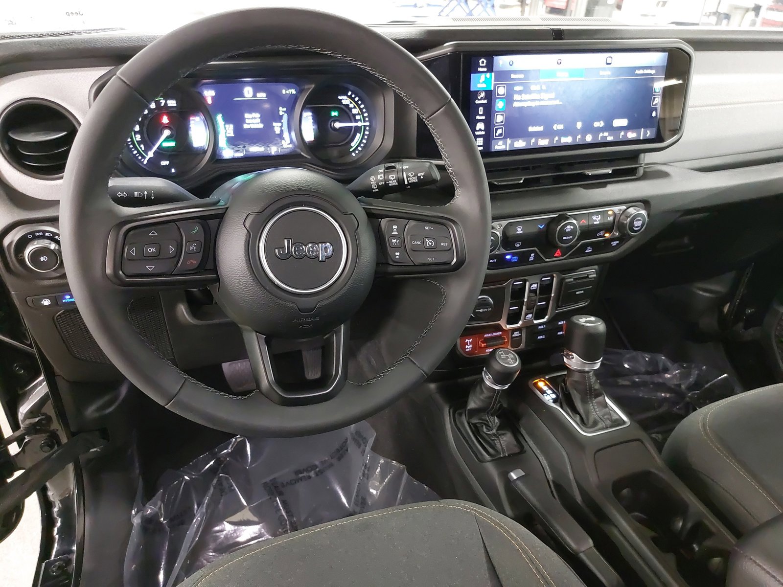 Used 2025 Jeep Wrangler Willys image 16