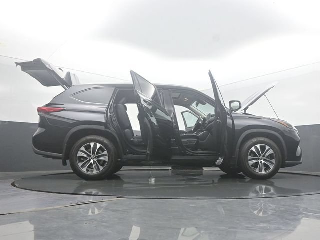 Used 2023 Toyota Highlander XLE AWD/4WD image 63