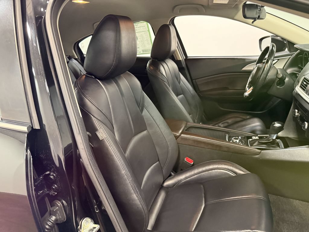 Used 2018 MAZDA MAZDA3 Touring FWD image 61