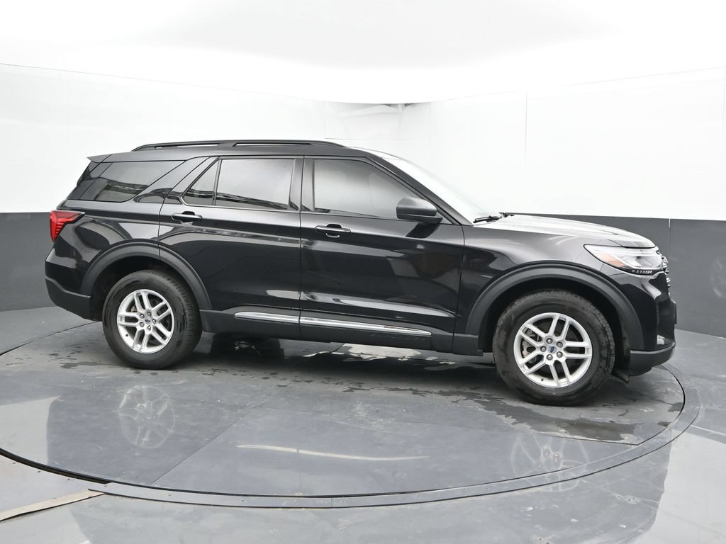 Used 2025 Ford Explorer Active AWD/4WD image 3