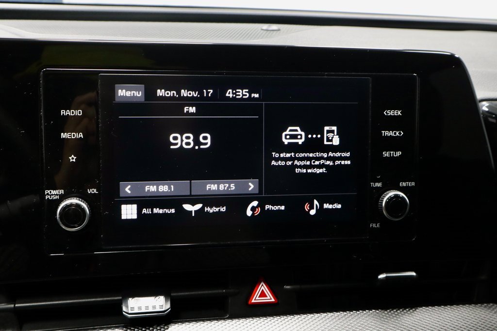 Used 2024 Kia Sportage LX image 3