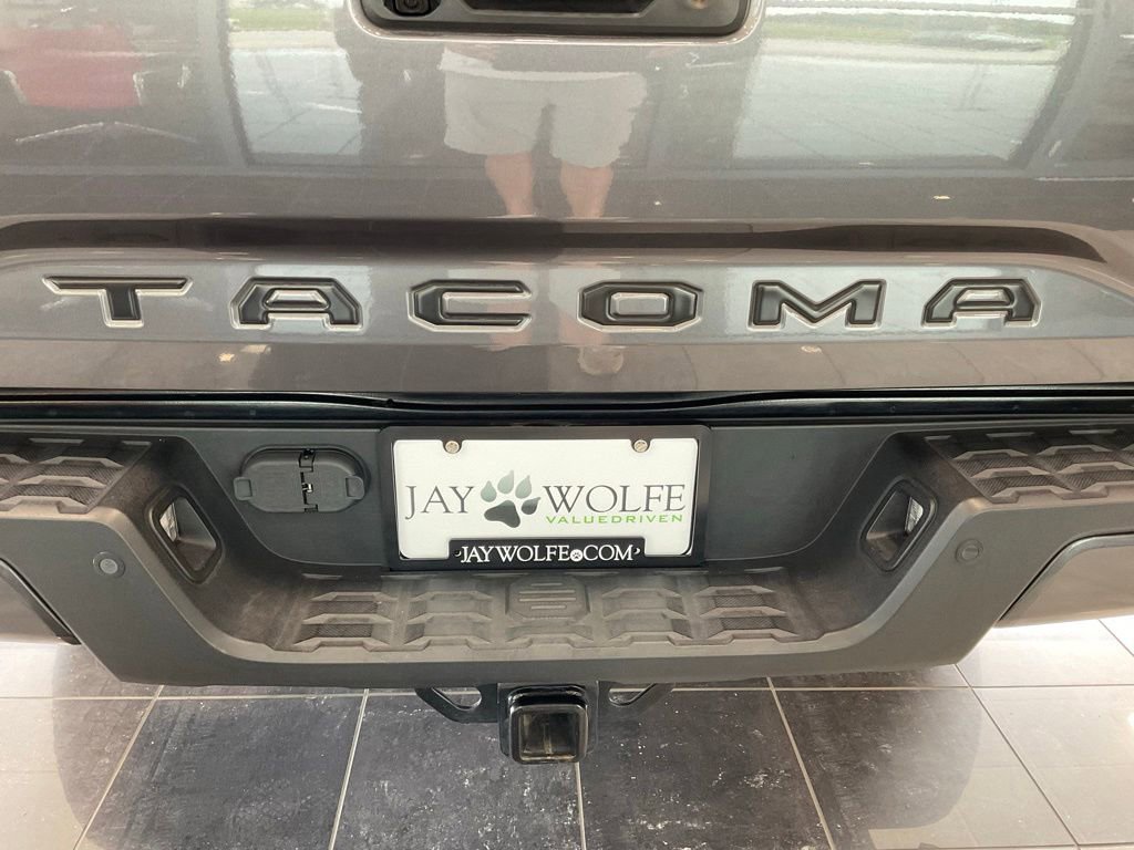 Used 2021 Toyota Tacoma TRD Sport w/ TRD Premium Sport Package AWD/4WD image 23
