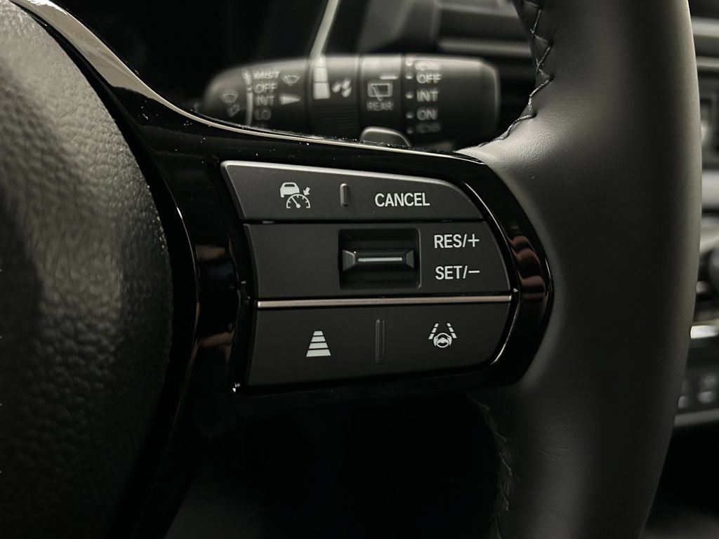 Used 2025 Honda Pilot Touring image 14