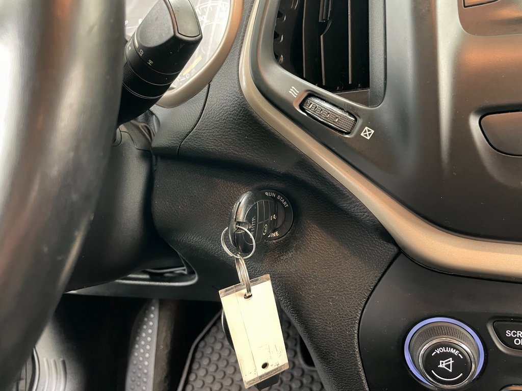 Used 2015 Jeep Cherokee Latitude w/ Cold Weather Group image 25