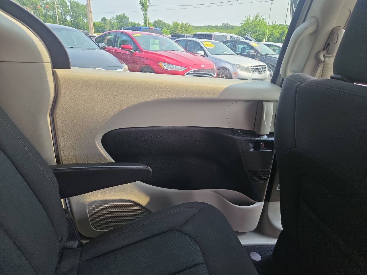 Used 2017 Chrysler Pacifica LX FWD image 30