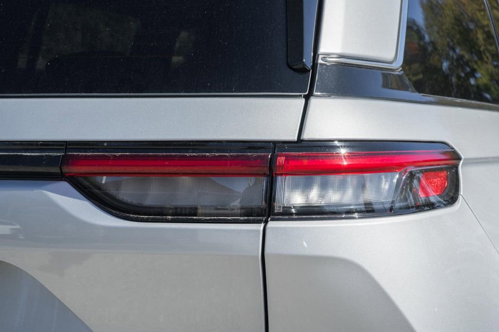 New 2025 Jeep Grand Cherokee Laredo X w/ Luxury Tech Group I image 6