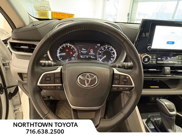 Used 2023 Toyota Highlander XLE image 7