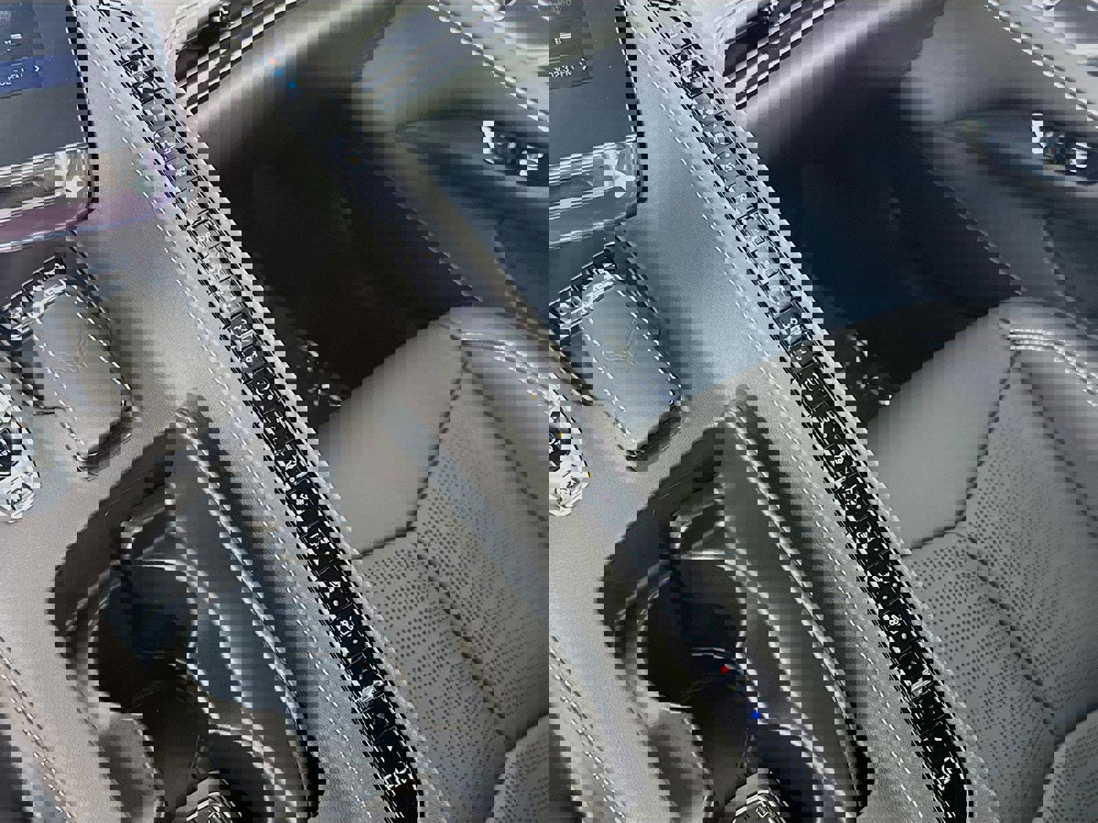 Used 2025 Chevrolet Corvette Stingray Preferred Conv w/ Stealth Interior Trim Package image 18