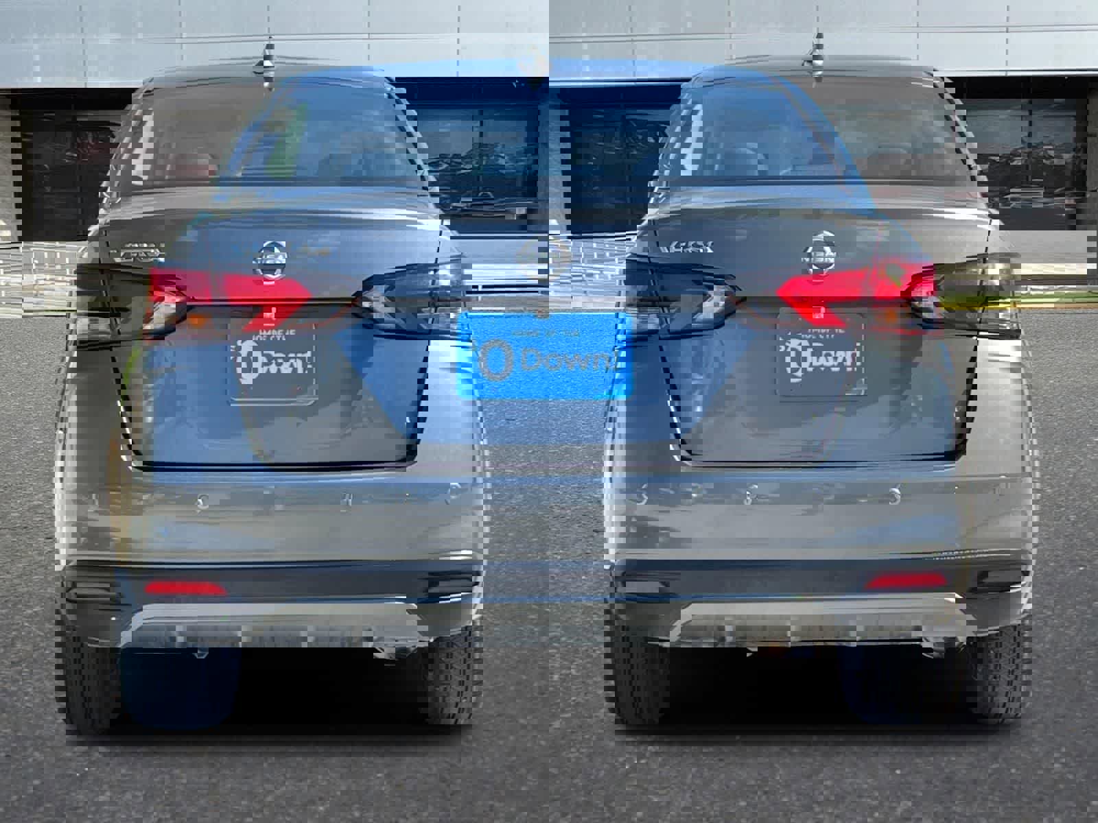 Used 2025 Nissan Versa SV image 8