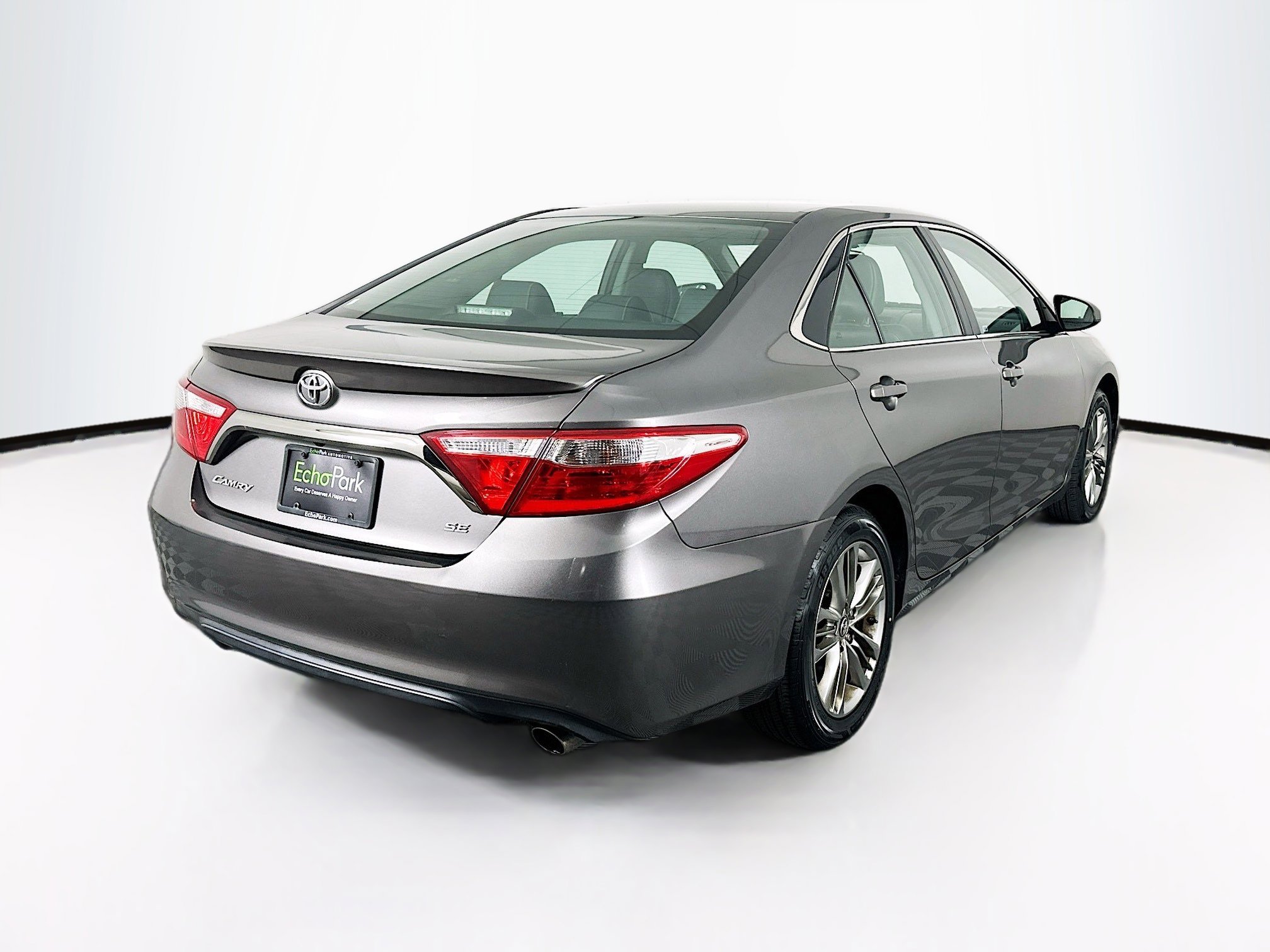 Used 2016 Toyota Camry SE image 9