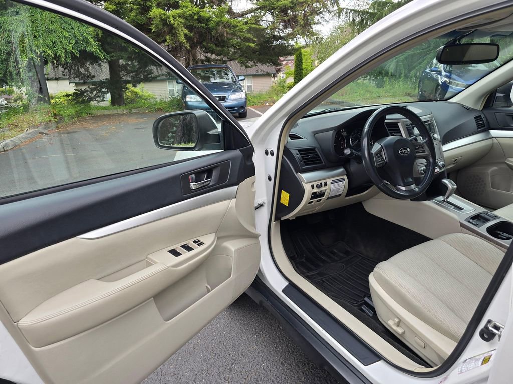 Used 2012 Subaru Outback 2.5i Premium AWD/4WD image 7