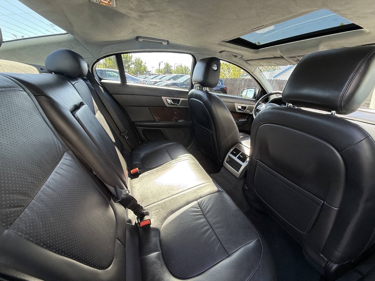 Used 2010 Jaguar XF Supercharged RWD image 15